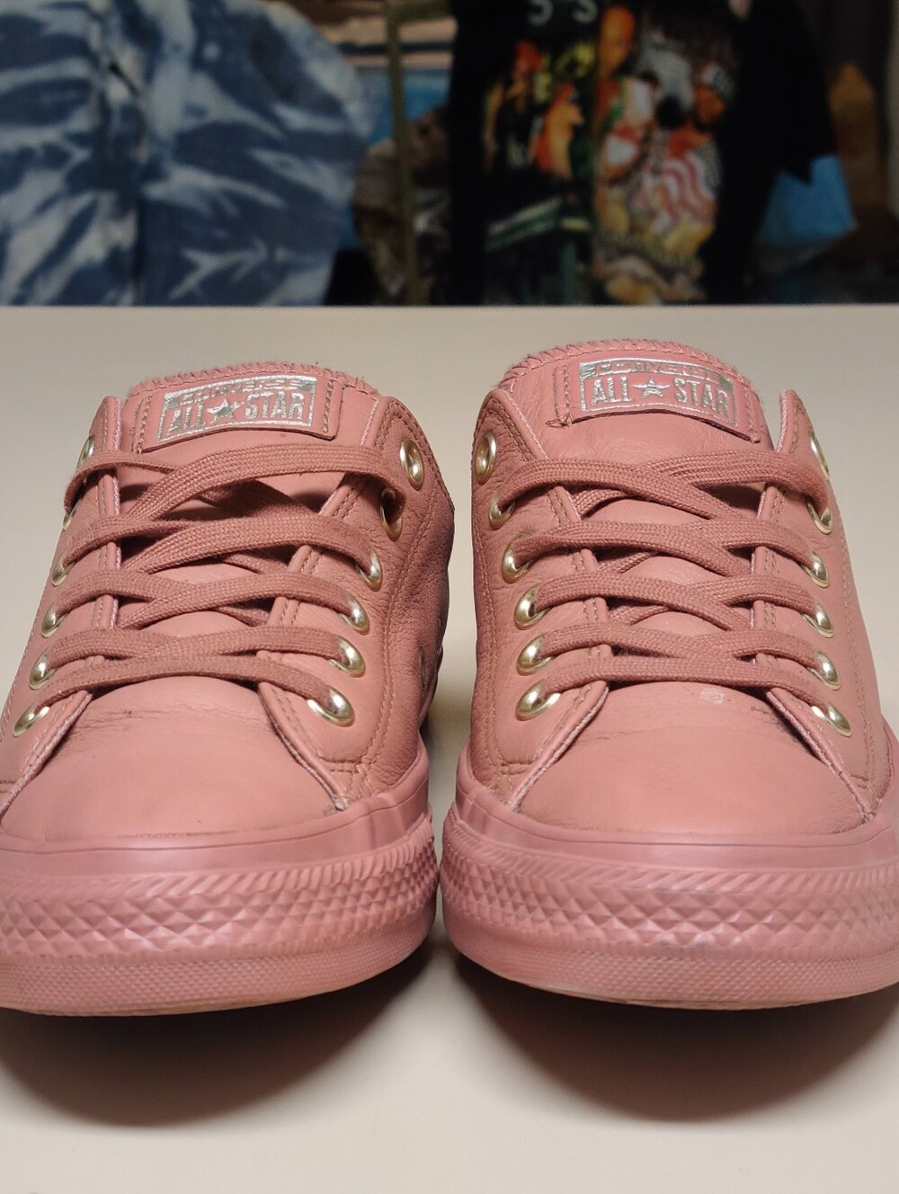 Converse Leather Chuck Taylor All Star low top sneakers size 8 - Picture 2 of 9